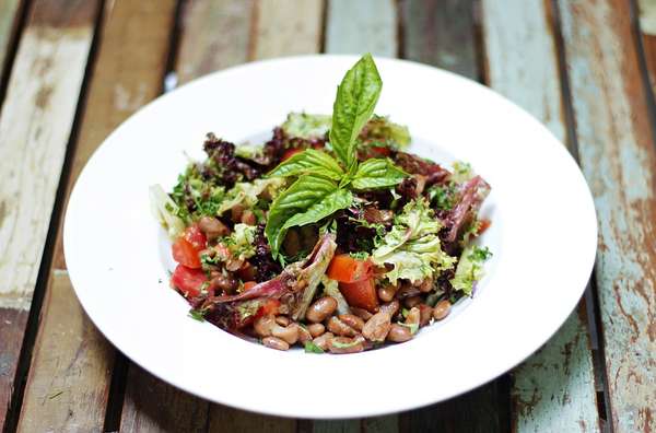 Salade de haricots blancs et de tomates séchées